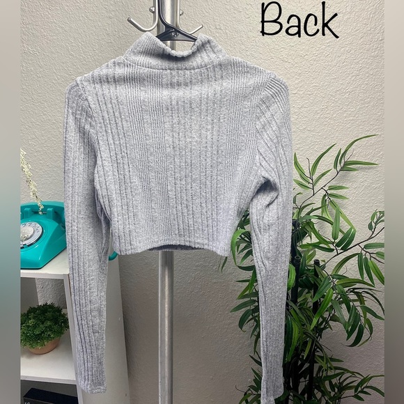 Cut-Out Crop Sweater 💕 - Picture 6 of 12